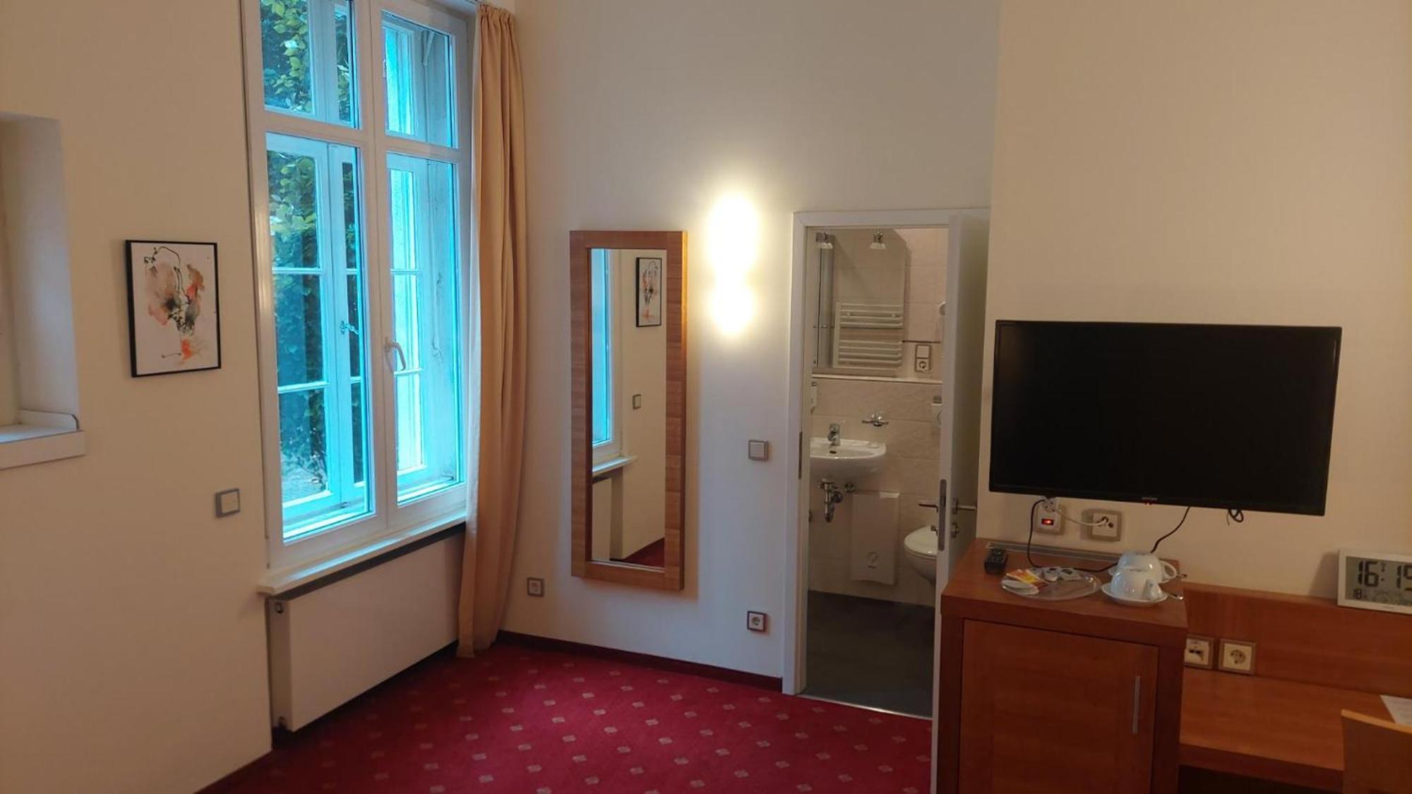 Villa, 24, Dz *